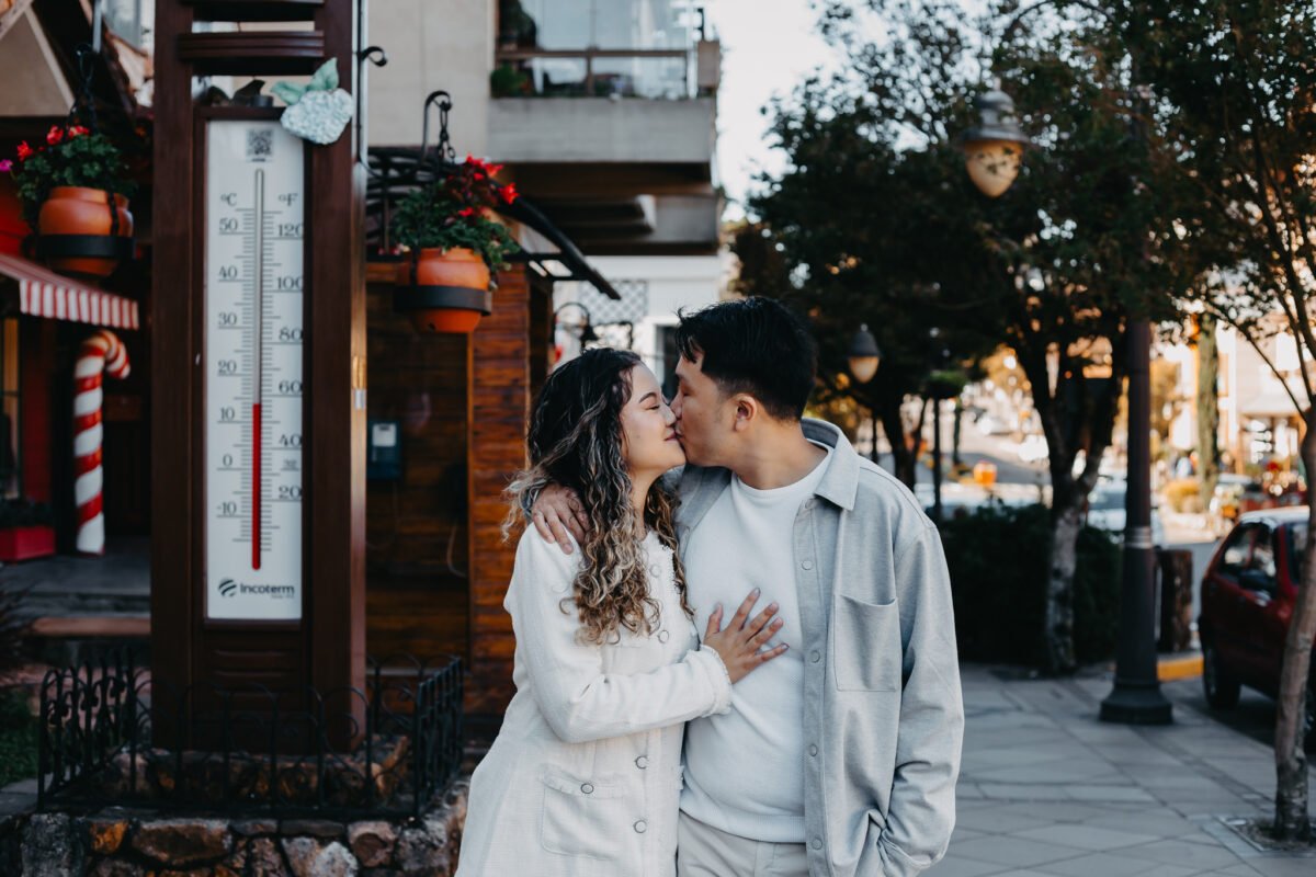 Descubra Gramado e Canela com um ensaio fotográfico! Transforme sua viagem em uma experiência inesquecível com um book turístico completo.