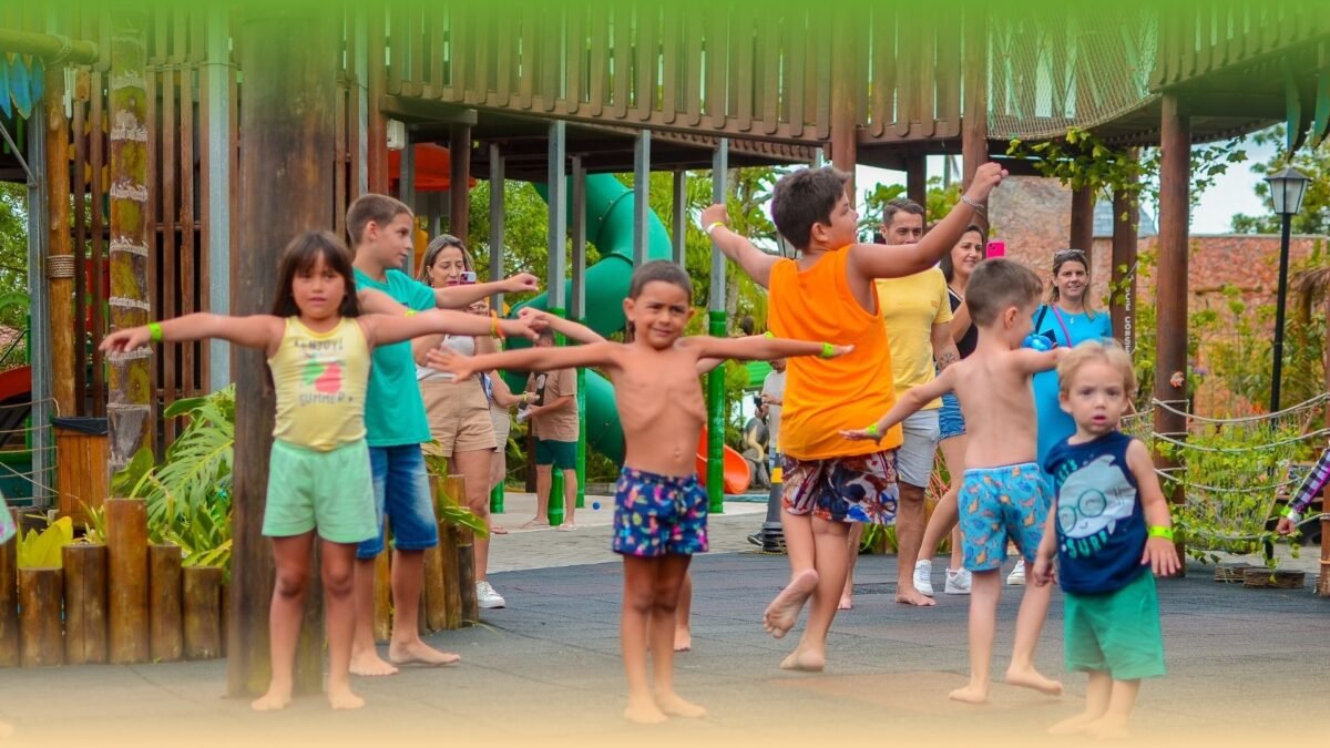 Parque Terra Atlântica - Explore o Maior Playground da Região, repleto de atrações emocionantes como escorregadores radicais de até 10 metros.