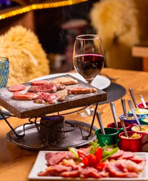 La Grotta Fondue: Sequência de fondue com vinho à vontade!