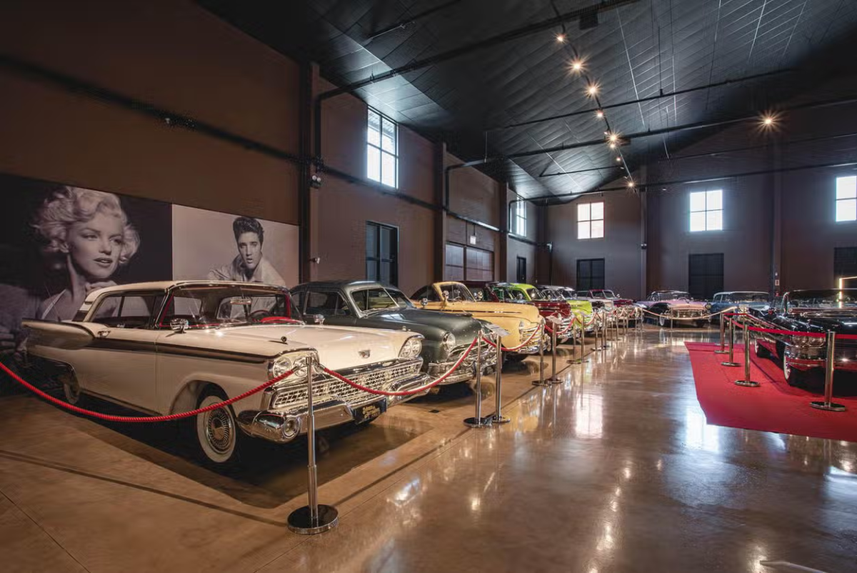 Ingresso do museu do automóvel de Pomerode! Você verá mais de 30 carros clássicos e conhecer a história automotiva do Brasil e do mundo.