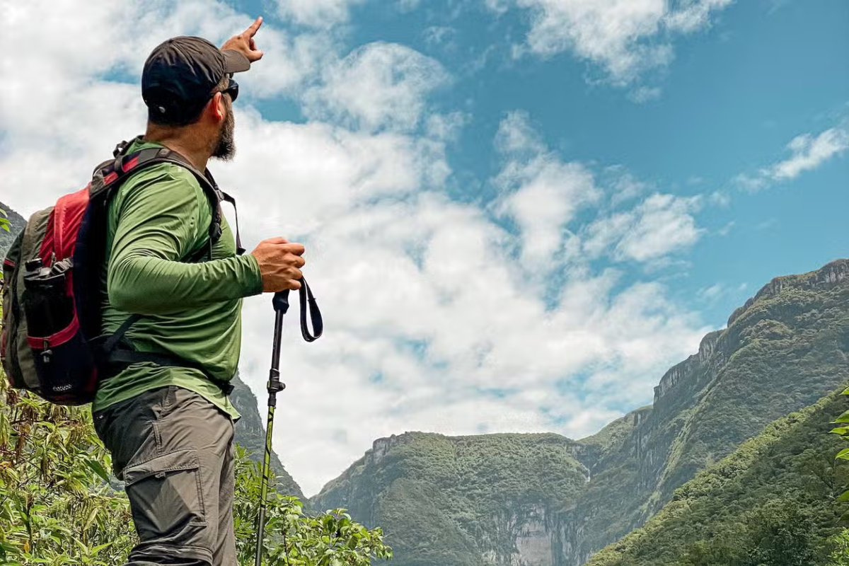 Se você é apaixonado por natureza e aventura, não perca esta trilha pelo cânion Malacara em Praia Grande!