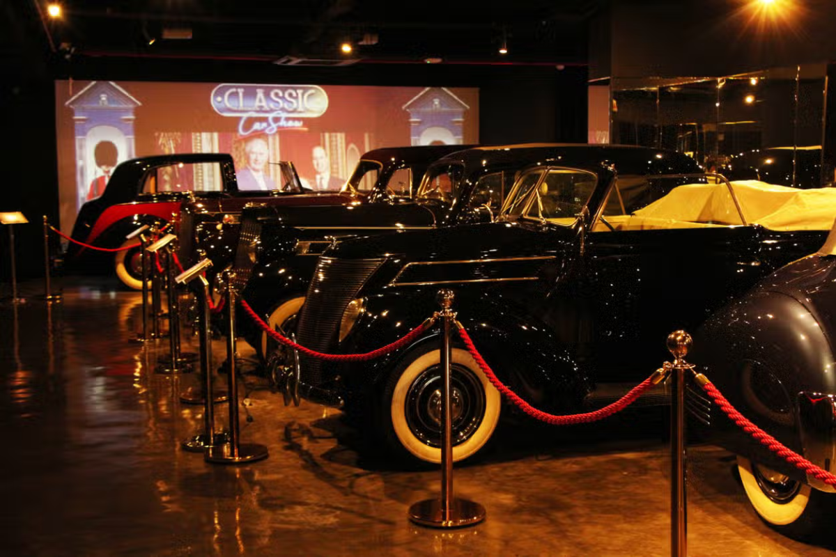 Ingresso para o Classic Car Show em Balneário Camboriú! Você verá modelos como Rolls-Royce, Cadillac, Mustang e muitos outros!