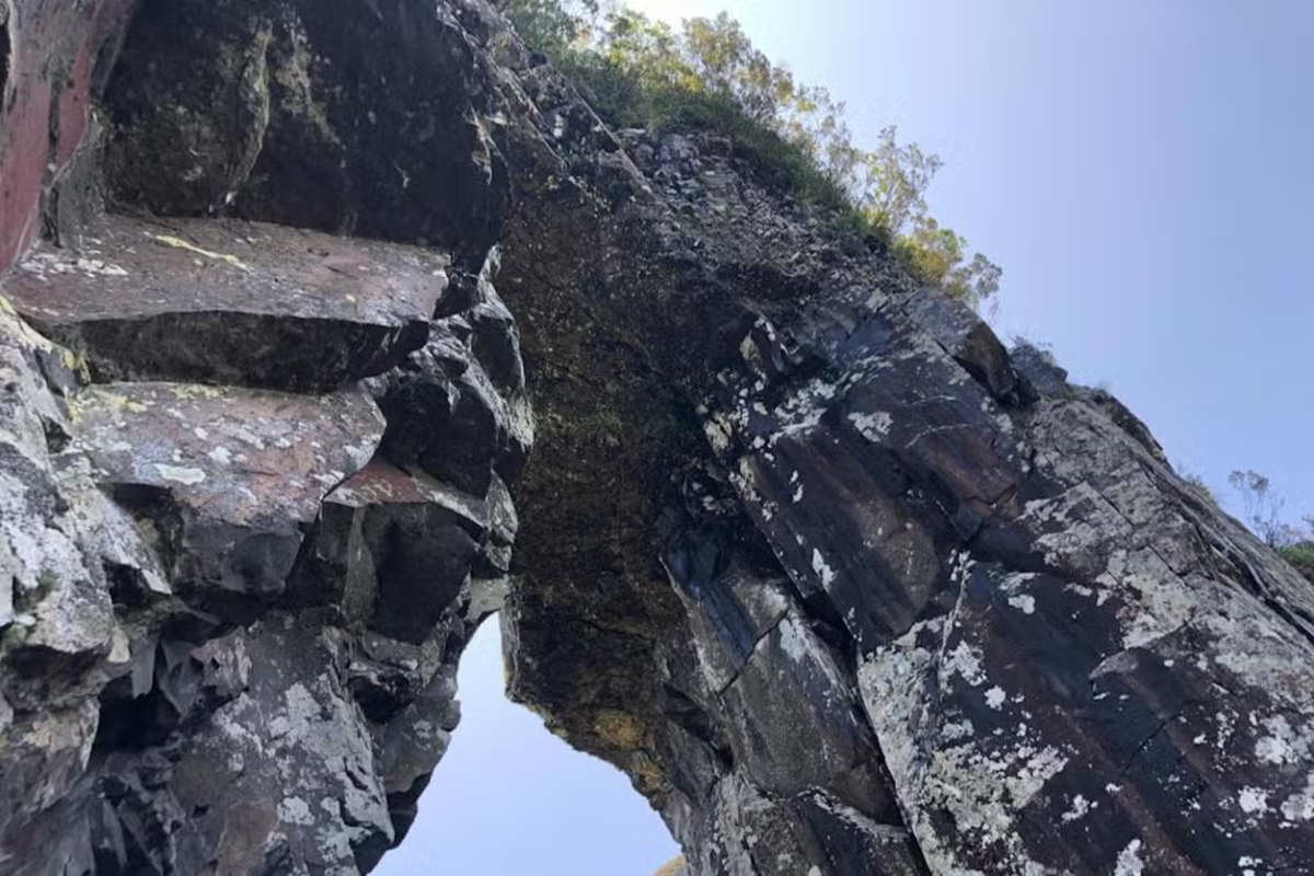 Se você é apaixonado pela natureza e paisagens de tirar o fôlego, não pode perder esta trilha pela Pedra Furada em Urubici!