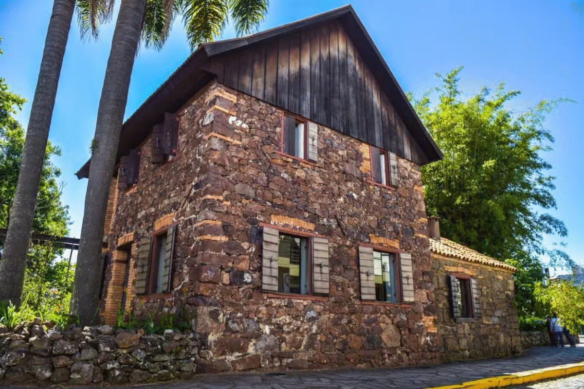 Descubra a alma italiana de Caxias do Sul em um tour cheio de história, sabores e paisagens encantadoras!