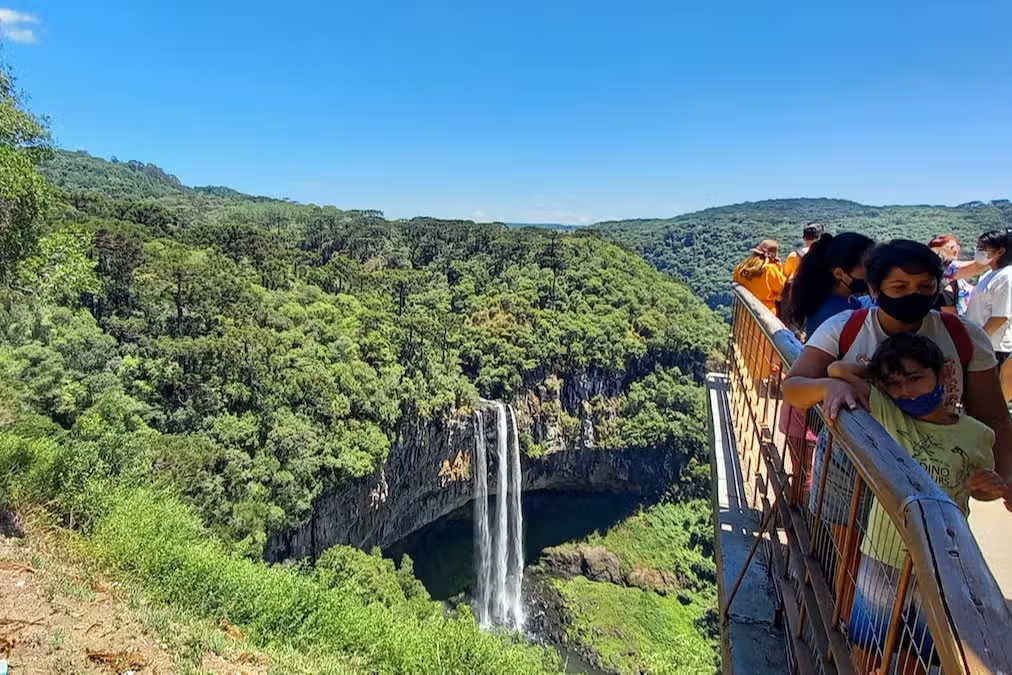 Descubra as cidades mais encantadoras da Serra Gaúcha em um dia recheado de natureza, história, chocolate e paisagens inesquecíveis!