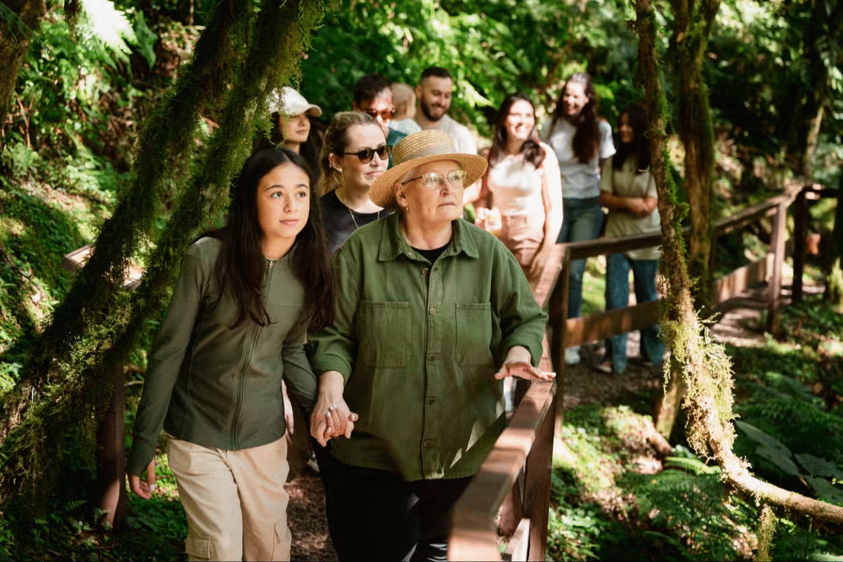 Pé da Cascata Explorer: Natureza, cultura e emoção em um só passeio!