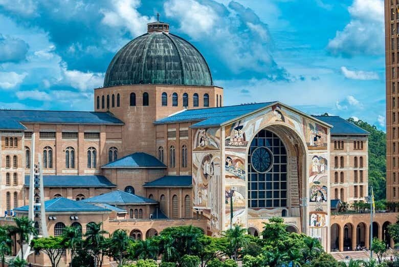 Descubra a Fé e a Beleza na Basílica de Nossa Senhora Aparecida e Santuário Canção Nova!
