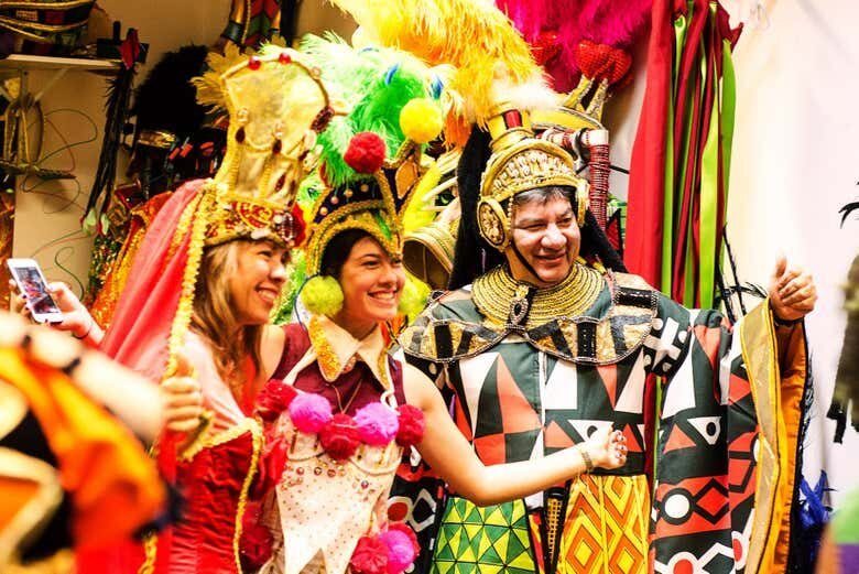 Tour pelos Bastidores do Carnaval Carioca: Viva a Magia do Samba!