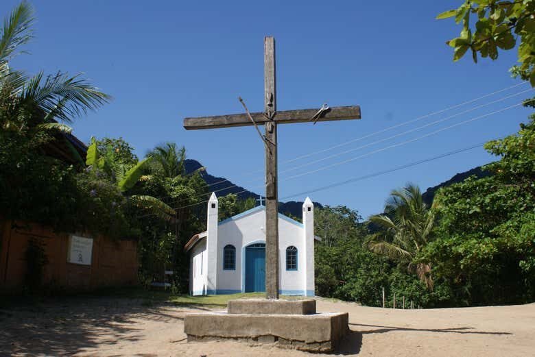 Explore as Praias do Bonete e Indaiaúba com um Incrível Passeio de Barco em Ilhabela!