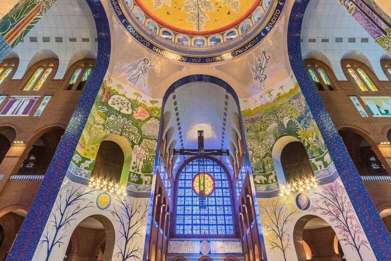 Descubra a Fé e a Beleza na Basílica de Nossa Senhora Aparecida e Santuário Canção Nova!