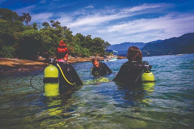Batismo de Mergulho em Ilhabela: Explore o Fascinante Mundo Subaquático!