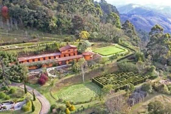 Desfrute da Beleza do Parque Amantikir: Tour de Campos do Jordão!