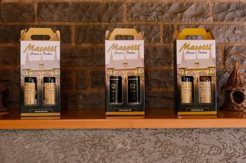 Um passeio entre vinhos, histórias e comida típica!