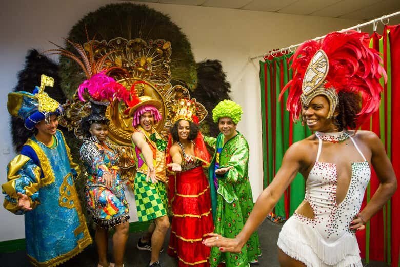 Tour pelos Bastidores do Carnaval Carioca: Viva a Magia do Samba!
