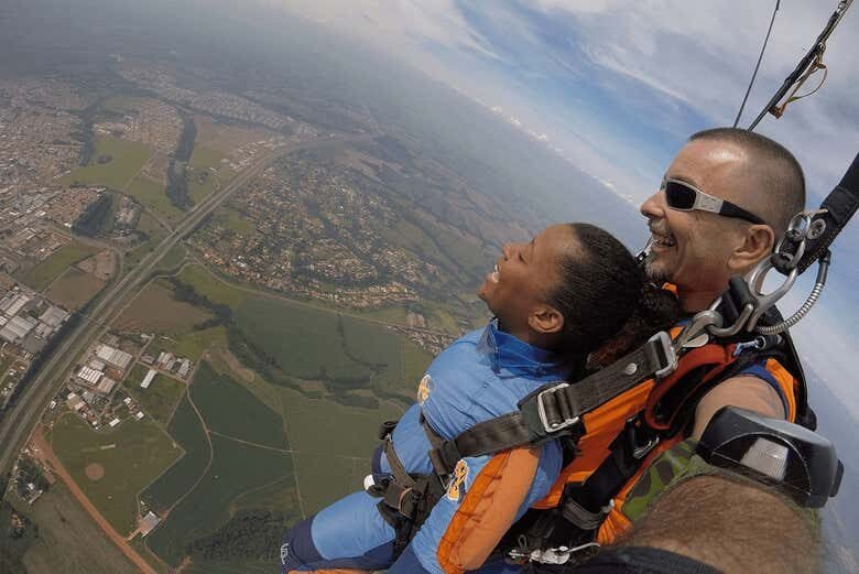 Salto de Paraquedas em Boituva: Adrenalina nas Alturas!