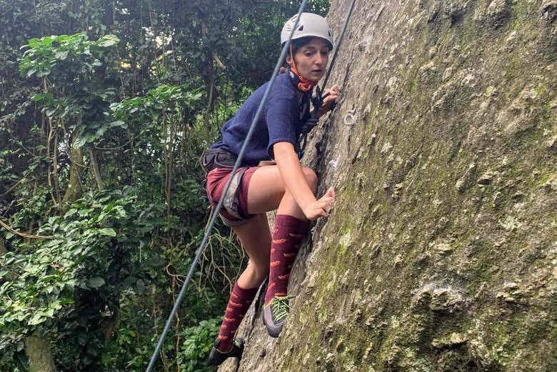 Aventura de Escalada no Morro da Babilônia: Desafie-se com Vistas de Tirar o Fôlego no Rio de Janeiro!