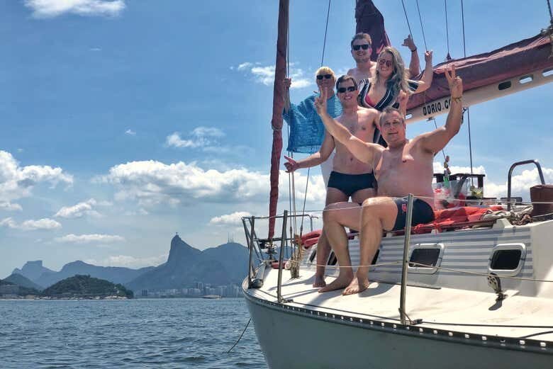 Aluguel de Barco Privado no Rio: Uma Experiência Exclusiva com Capitão!
