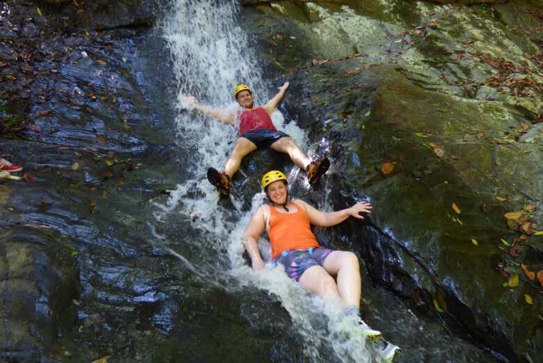 Aventuras Aquáticas no Ribeirão Bonito: Prepare-se para o Water Trekking em Meio à Natureza!