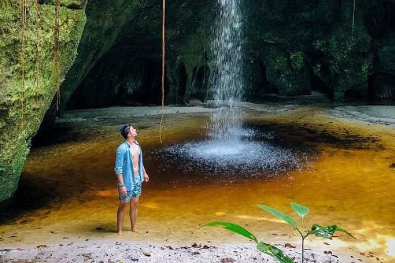 Excursão às Cataratas de Presidente Figueiredo: Natureza Amazônica a Partir de Manaus!