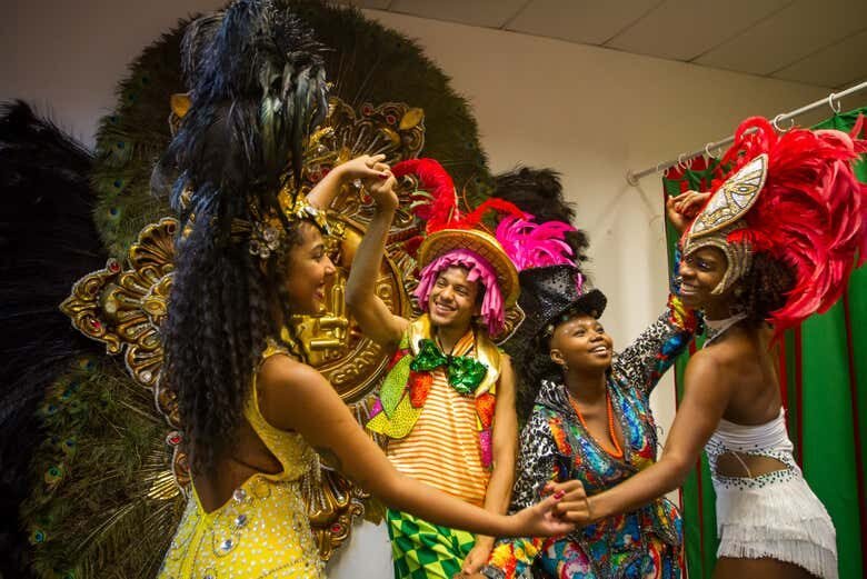 Tour Privado Pelo Carnaval do Rio de Janeiro: Descubra os Segredos e Dance ao Ritmo da Cidade Maravilhosa!