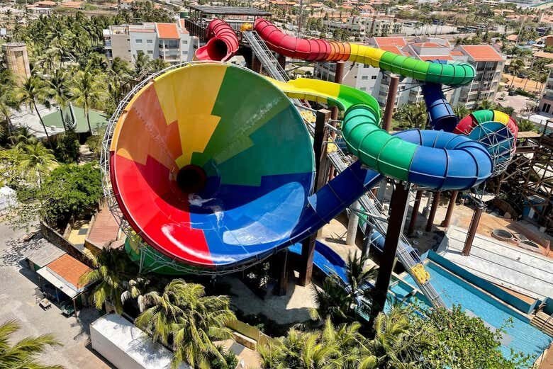 Diversão Sem Limites: Day Use no Beach Park com Transporte Incluso!