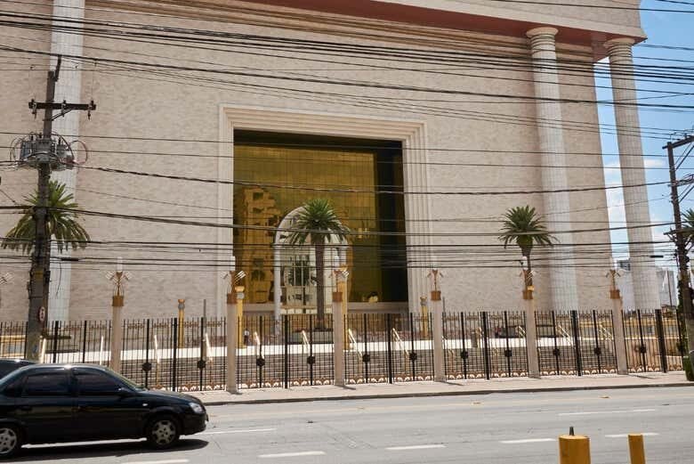 Descubra o Impressionante Templo de Salomão em São Paulo!