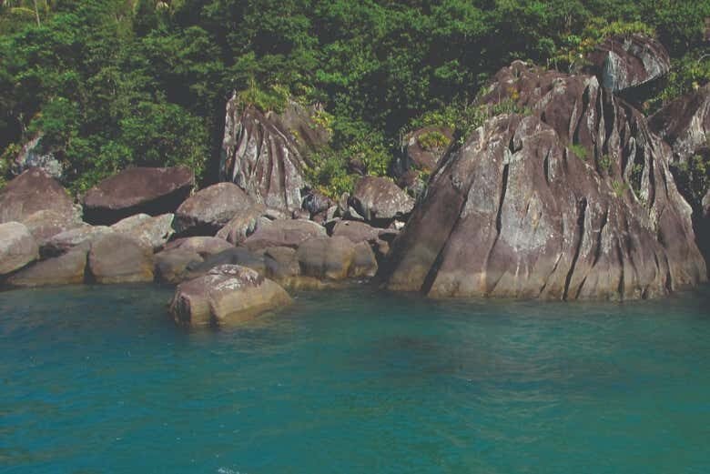 Aventura em Ilhabela: Tour 4x4 e Mergulho!