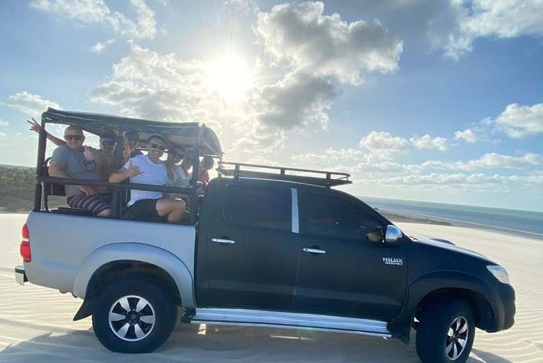 Aventuras Privadas em Jeri: Leste ou Oeste a Bordo da Jardineira 4x4!