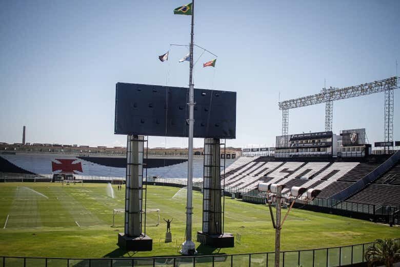 Explore Dois Ícones do Futebol no Rio de Janeiro: Maracanã e Vasco da Gama!