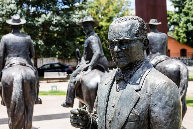 Desbrave a Gruta do Maquiné e Descubra Cordisburgo - Uma Aventura Inesquecível!