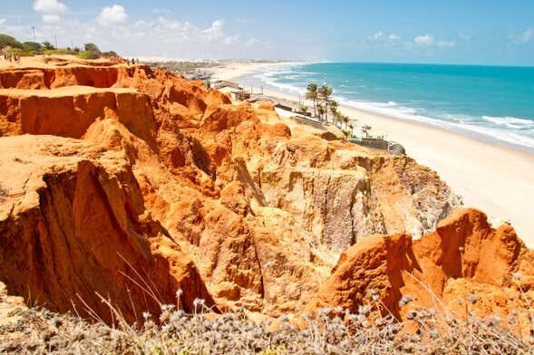 Morro Branco & Praia das Fontes: Dunas, Falésias e Aventura no Ceará!