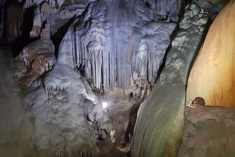 Desbrave a Gruta do Maquiné e Descubra Cordisburgo - Uma Aventura Inesquecível!
