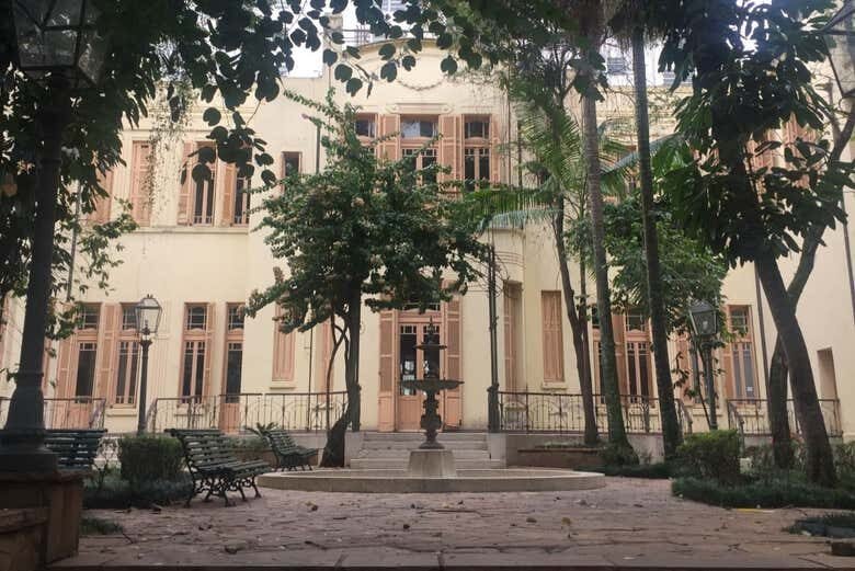 Descubra a Arquitetura e a História do Bairro Higienópolis com uma Visita Guiada Incrível!