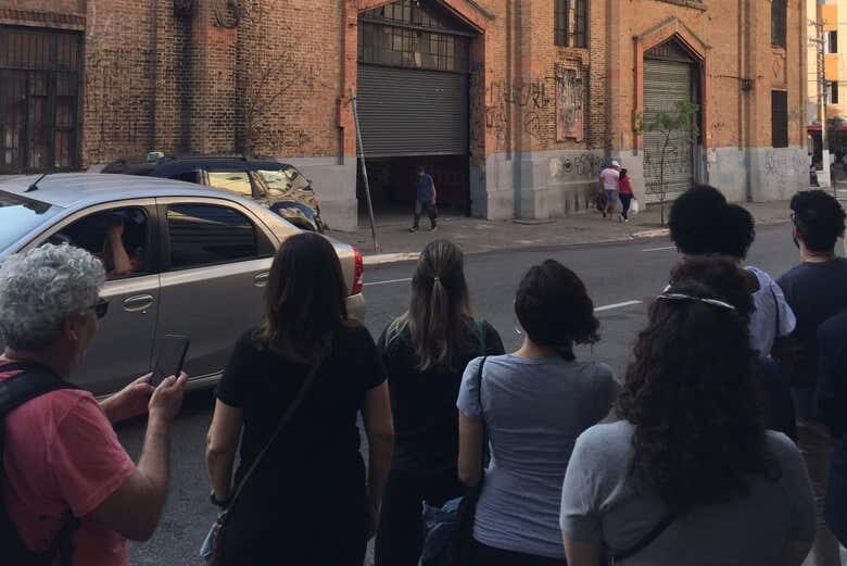 Explore o Encanto Histórico dos Campos Elíseos: Um Passeio Guiado Imperdível!