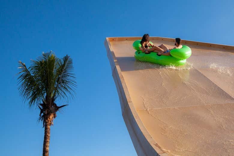 Diversão para Toda a Família no Parque Aquático Acqualinda!
