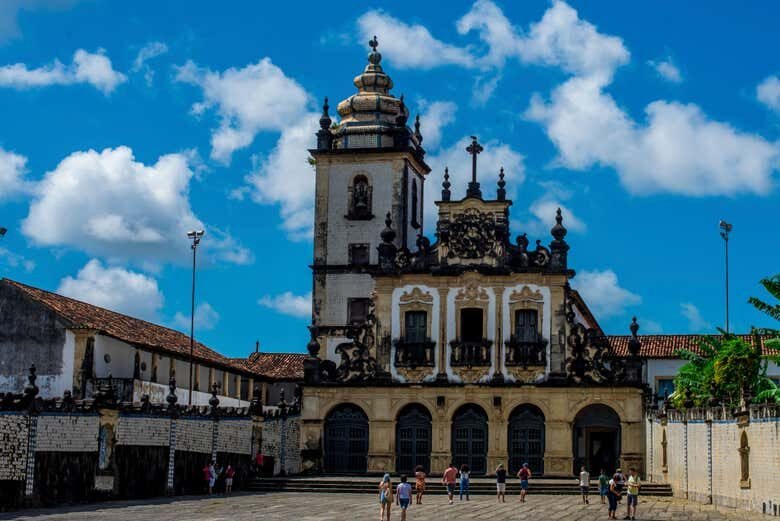 Excursão Inesquecível a João Pessoa: Cultura, Praias e Pôr do Sol Mágico!