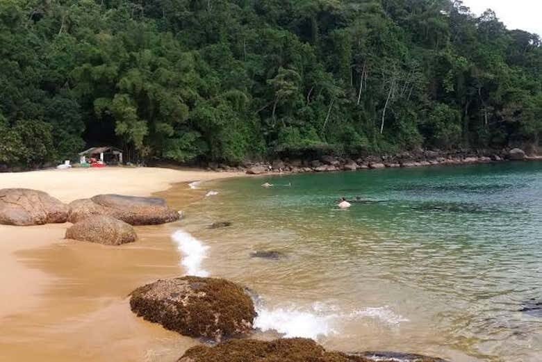 Descubra as Maravilhas Subaquáticas com Snorkel em Ubatuba!