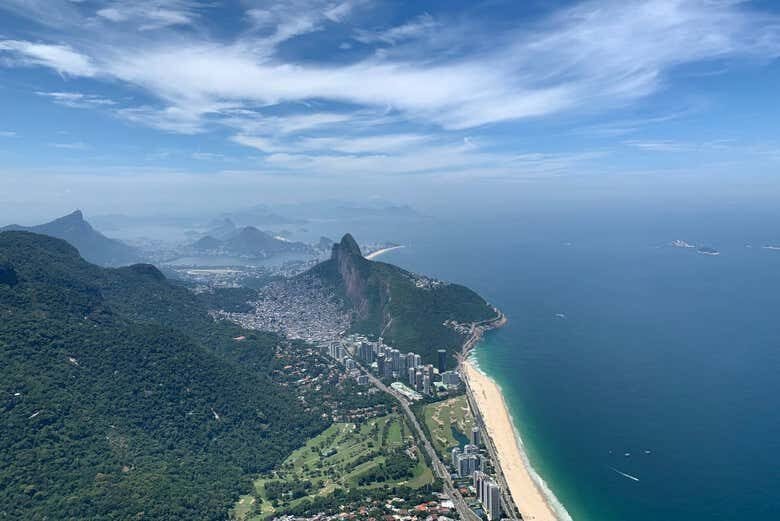 Trilha e Escalada na Pedra da Gávea com Vistas Incríveis do Rio!