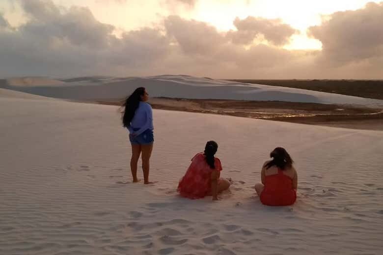 Excursão Privada ao Amanhecer nos Lençóis Maranhenses: Experiência Única!