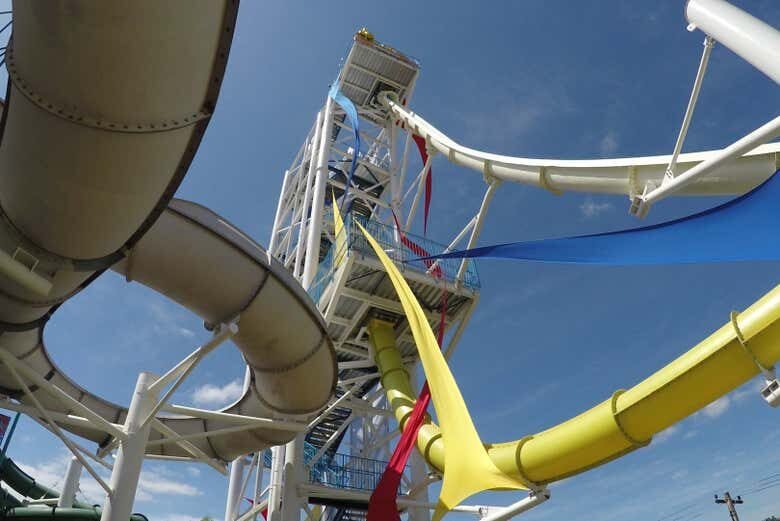 Excursão ao Parque Aquático Wet'n Wild - Diversão para Toda a Família!