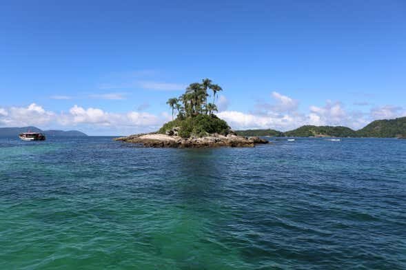 Ilhas Paradisíacas de Angra dos Reis de Lancha saindo da Vila do Abraão!