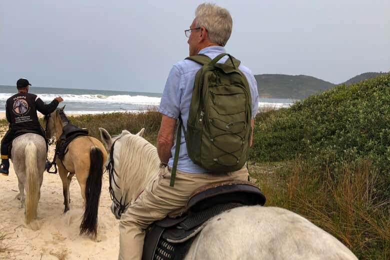 Passeio a Cavalo na Barra da Lagoa – Entre Praia e Reserva Natural!