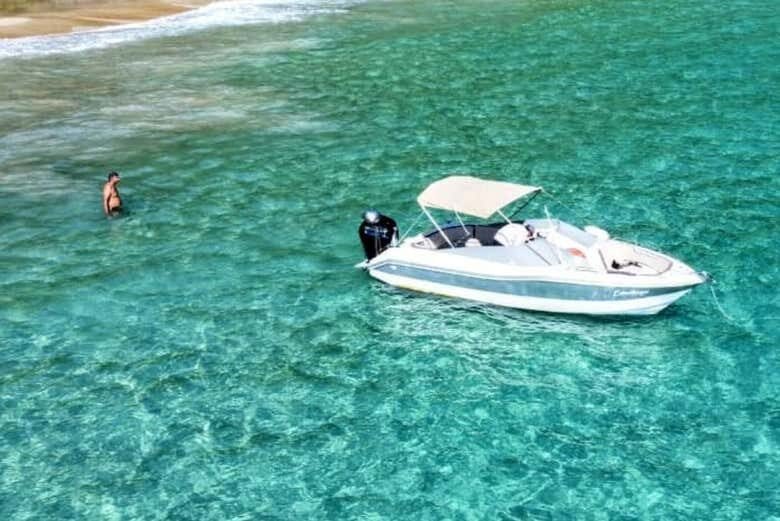 Descubra Ilha Grande em um Tour Exclusivo de Lancha Privada!