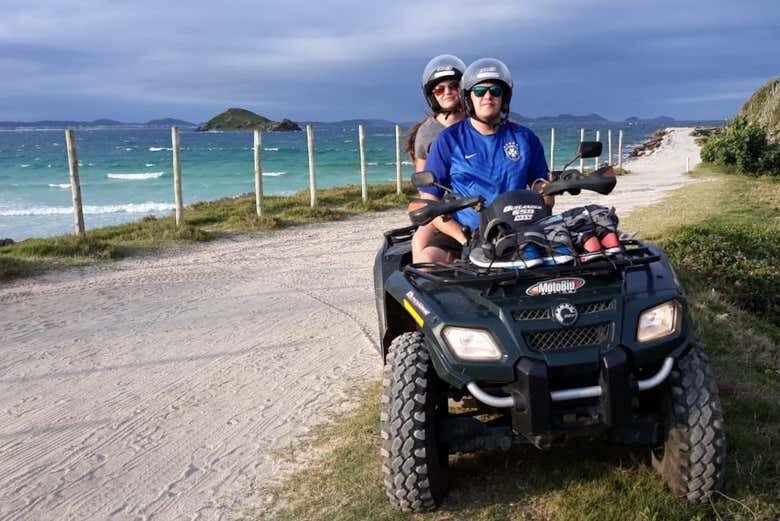 Explore os Encantos de Arraial do Cabo em um Tour de Quadriciclo!