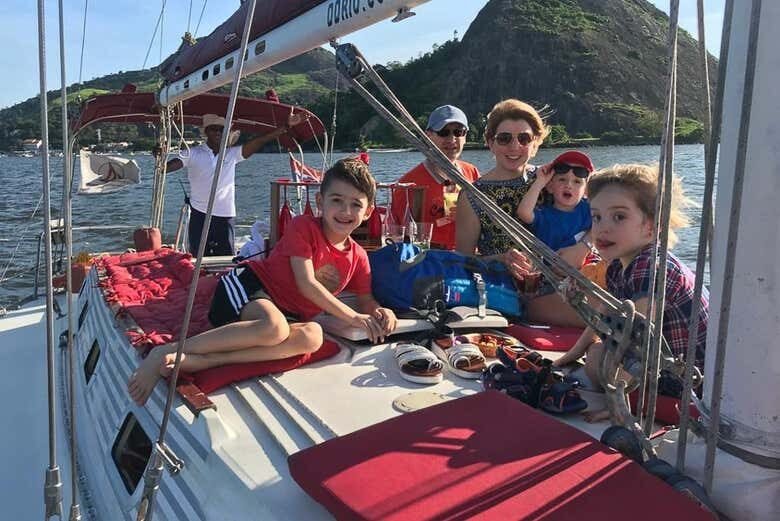 Aluguel de Barco Privado no Rio: Uma Experiência Exclusiva com Capitão!