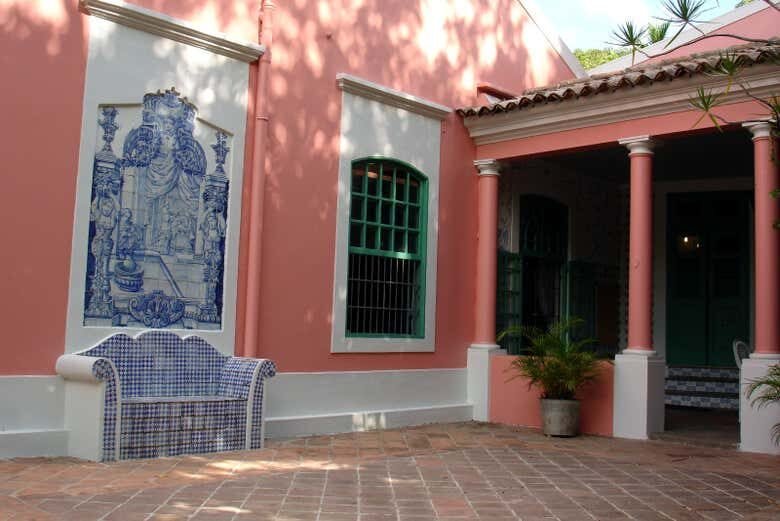 Visita Guiada pela Fundação Gilberto Freyre: Uma Viagem pela História e Cultura Pernambucana!