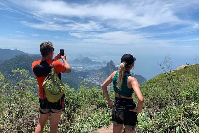 Trilha e Escalada na Pedra da Gávea com Vistas Incríveis do Rio!