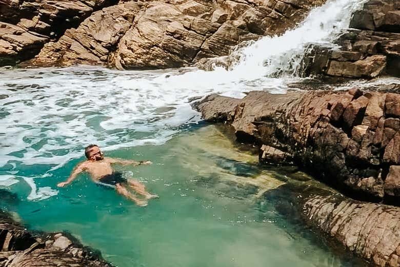 Aventura Imperdível nas Praias e Piscinas Naturais de Búzios: Trilha com Natureza e Emoção!