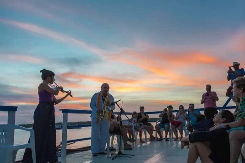 Excursão Inesquecível a João Pessoa: Cultura, Praias e Pôr do Sol Mágico!