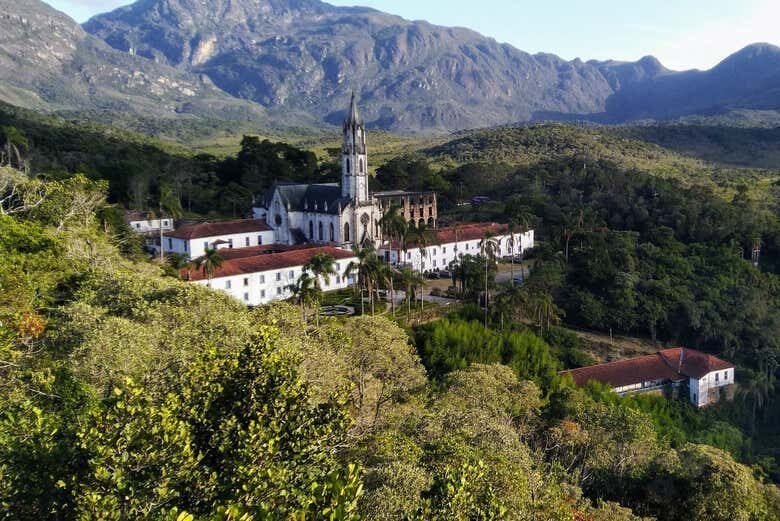 Explore o Magnífico Santuário do Caraça: Aventura e Beleza Natural em Minas Gerais!